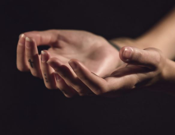 손톱 깍아주는 꿈 해몽