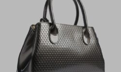 검은 가방 꿈 해몽의 6가지 의미(초록색, 나오는, 보는, 선물하는, 받는, 주는, 사는, 들고 다니는 꿈) 검은 가방 꿈 해몽