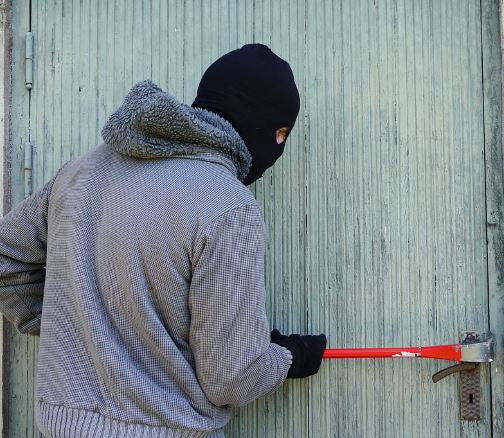 낯선 사람이 들어오는 꿈