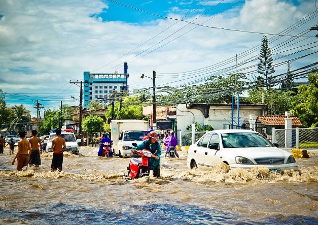 도로에 물이 넘치는 꿈