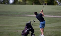 골프 꿈 해몽과 의미(치는, 홀인원, 버디 하는, 골프채 부러지는, 골프공 줍는) 골프 꿈