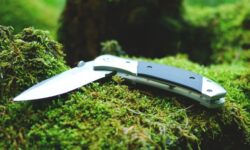 칼로 써는 꿈의 상징적인 해석과 상황 별 해몽