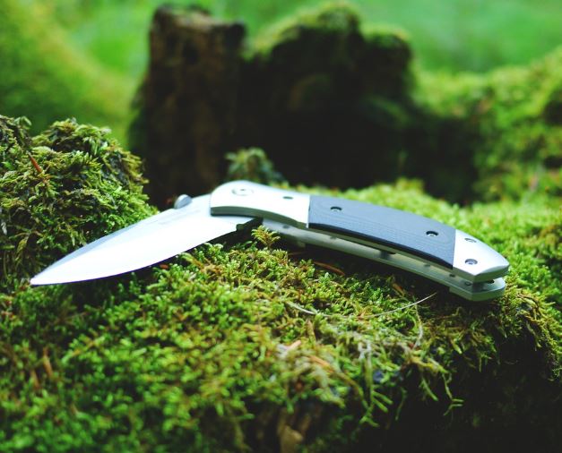 칼로 써는 꿈의 상징적인 해석과 상황 별 해몽