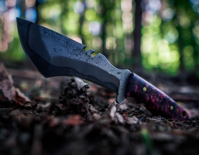 큰 칼 꿈의 상징적인 해석과 상황 별 해몽