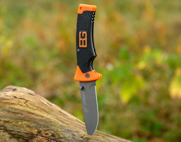 배에 칼 맞는 꿈의 상징적인 해석과 상황 별 해몽