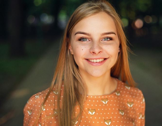 모르는 여자 나오는, 보는, 만나는 꿈의 상징적인 해석