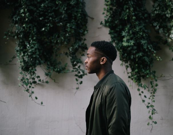 모르는 남자 나오는, 보는, 만나는 꿈의 상징적인 해석