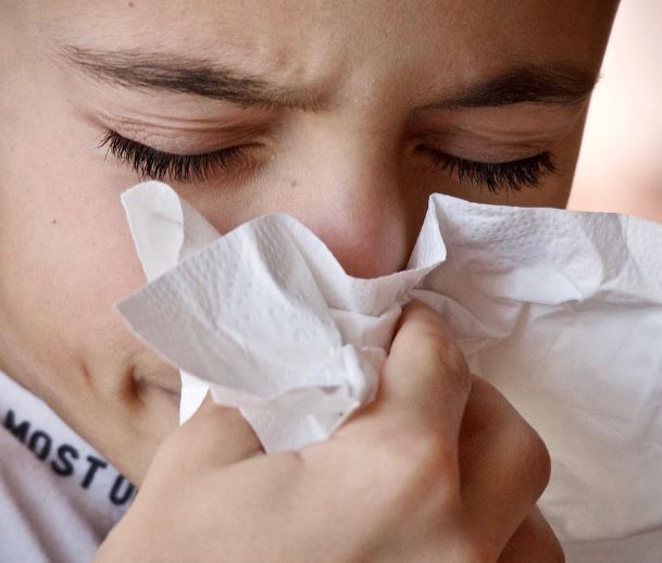 가래 나오는, 뱉는, 생기는 꿈의 상징적인 해석