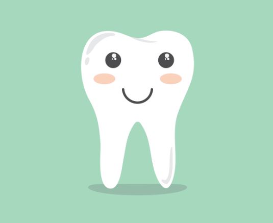 앞 이빨 빠지는 꿈의 상징적인 해석과 상황 별 해몽