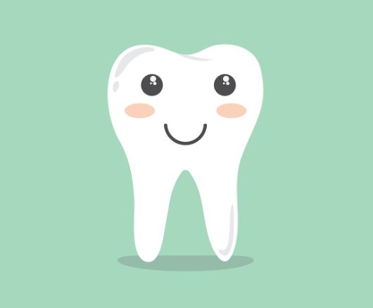 아래 앞니 빠지는 꿈의 상징적인 해석과 상황 별 해몽