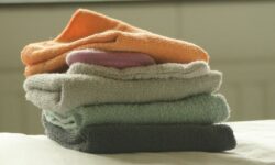 빨래 개는 꿈의 상징적인 해석과 상황 별 해몽