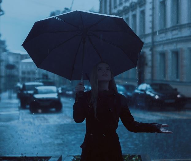 비가 많이 오는 꿈의 상징적인 해석