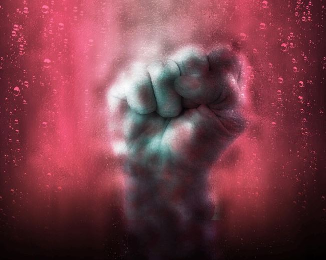 맞아서 피나는 꿈의 의미