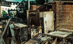 홍수에 차가 떠내려가는 꿈의 의미