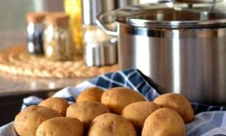 감자 받는 꿈의 의미