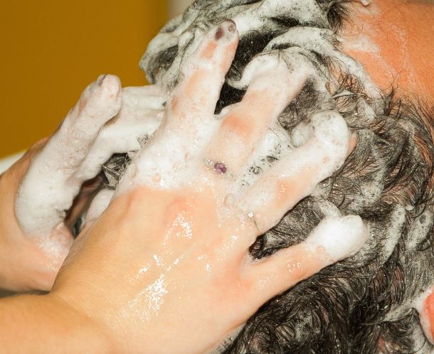 비누로 머리감는 꿈의 의미