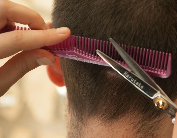 자기 머리 자르는 꿈의 의미