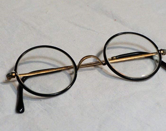 안경알이 빠지는 꿈의 의미