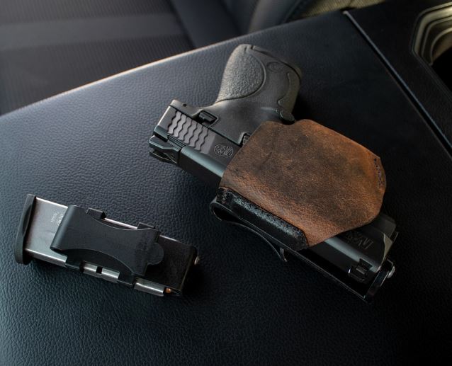 총으로 사람을 쏘는 꿈의 의미