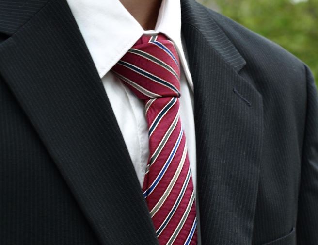 넥타이 매는 꿈의 의미