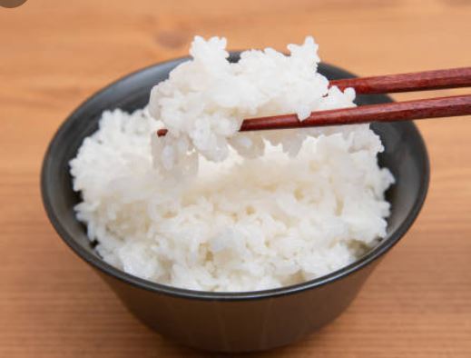 사람들과 밥 먹는 꿈의 의미