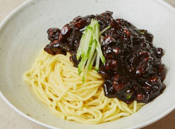 자장면 먹는 꿈의 의미