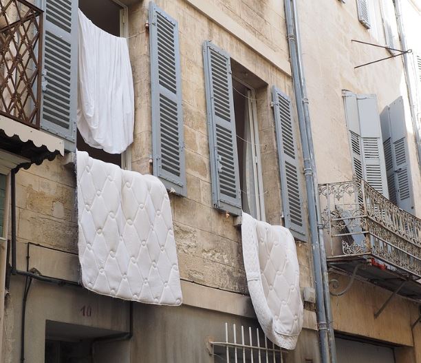 이불 먼지 터는 꿈의 의미