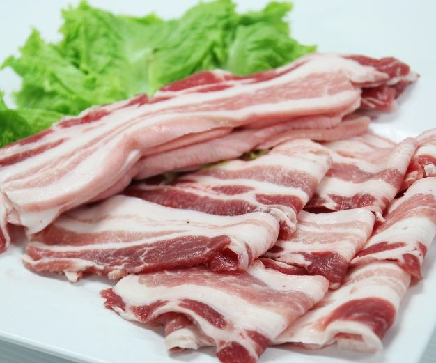 돼지고기를 먹는 꿈의 의미