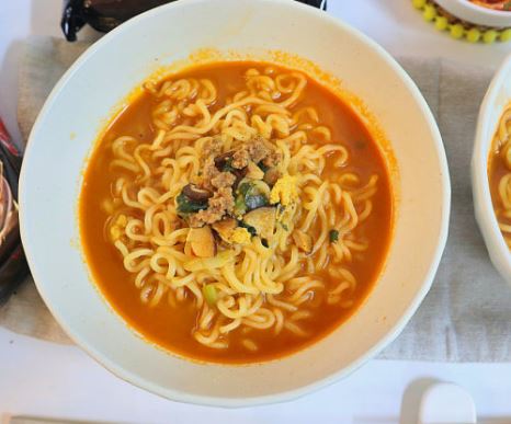 라면 사는 꿈의 의미