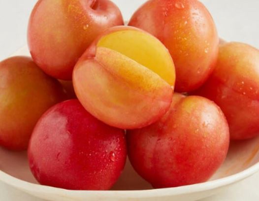 자두 먹는 꿈의 의미