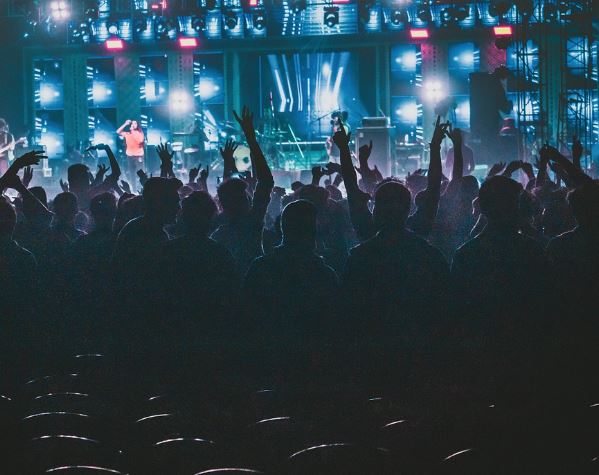 연예인과 사귀는 꿈의 의미