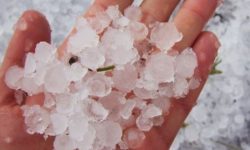 우박이 내리는 꿈의 의미