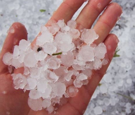 우박이 내리는 꿈의 의미