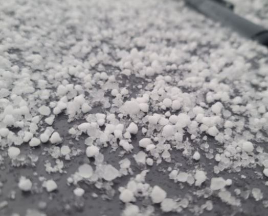 우박 맞는 꿈의 의미