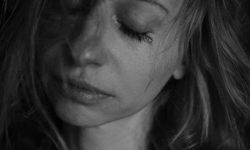 꿈에서 서럽게 우는 꿈의 의미