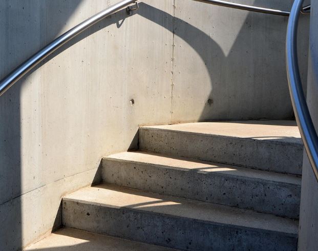 계단을 오르는 꿈의 의미