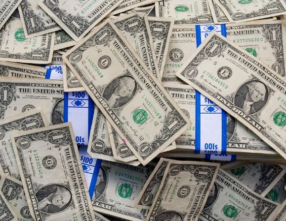 죽은 엄마가 돈을 주는 꿈의 의미