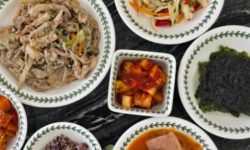 돌아가신 어머니와 식사하는 꿈의 의미