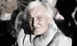 돌아가신 할아버지, 할머니가 우는 꿈의 의미(태몽, 재물, 운세)