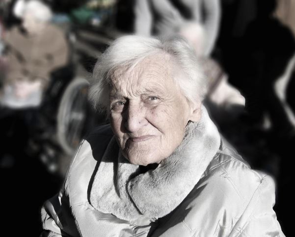 돌아가신 할아버지, 할머니가 우는 꿈의 의미(태몽, 재물, 운세)