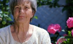 돌아가신 할머니가 웃는, 미소 짓는, 웃어주는 꿈의 의미