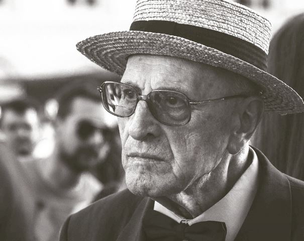 할아버지가 돈 주는 꿈의 의미