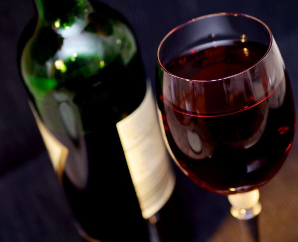 와인 먹는 꿈의 의미