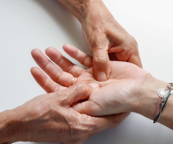 손에 화상 입는 꿈의 의미