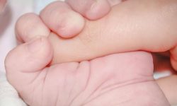 손 잡는 꿈의 의미