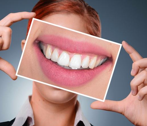 이빨이 깨지는 꿈의 의미