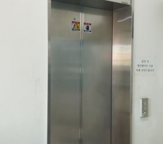 큰 엘리베이터 타는 꿈의 의미