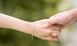 남친이랑 손잡는 꿈의 의미는?(해몽, 태몽, 재물, 운세) 남친이랑 손잡는 꿈의 의미