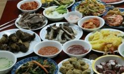 여러 사람들과 음식 먹는 꿈의 의미